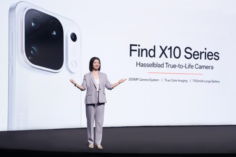 pic1 Ling Liu on stage summarizing product lineup 1